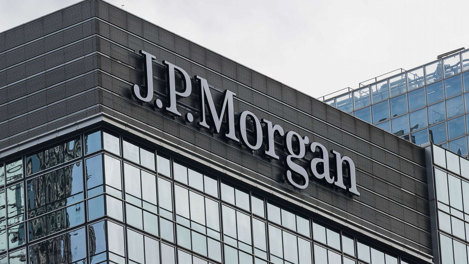 BMW Executes First Onchain Programmable FX Transaction Through JPMorgan Network